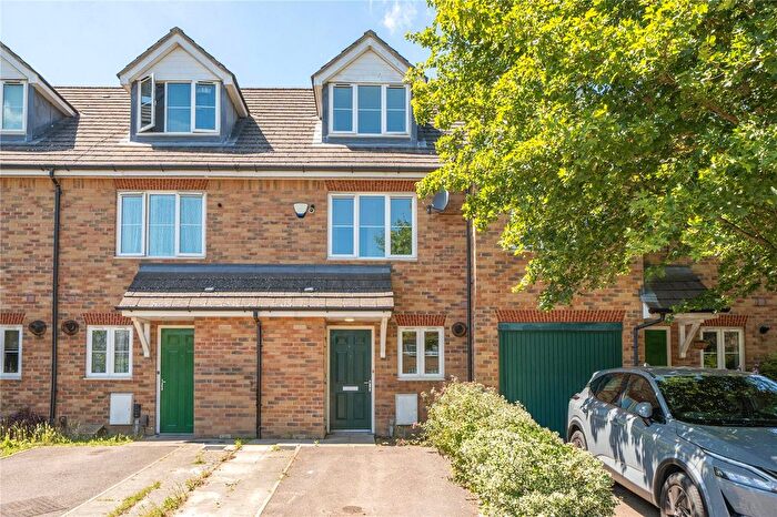 3 Bedroom Detached House For Sale In Doris Ashby Close, Perivale, Greenford, UB6