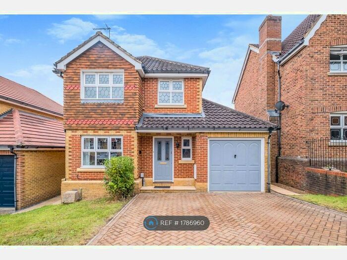 4 Bedroom Detached House To Rent In Strathcona Gardens, Woking, GU21