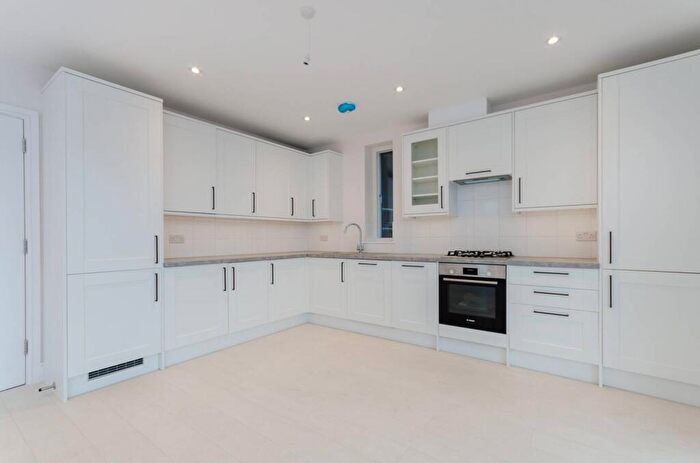 2 Bedroom Flat To Rent In Downsview Road, Upper Norwood, London, SE19