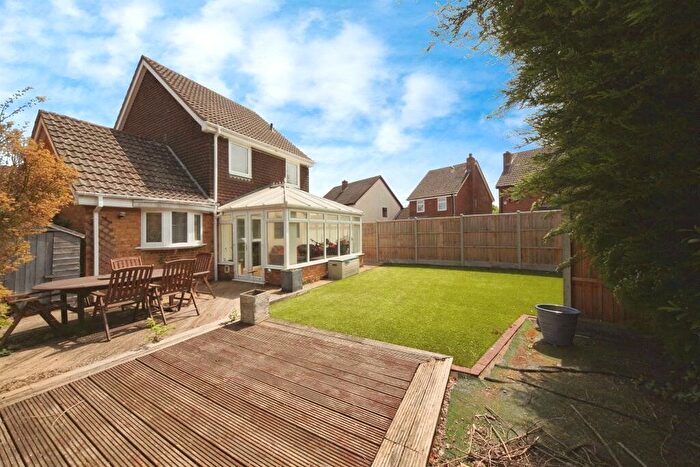 3 Bedroom Detached House For Sale In Bowbrookvale, Luton, LU2