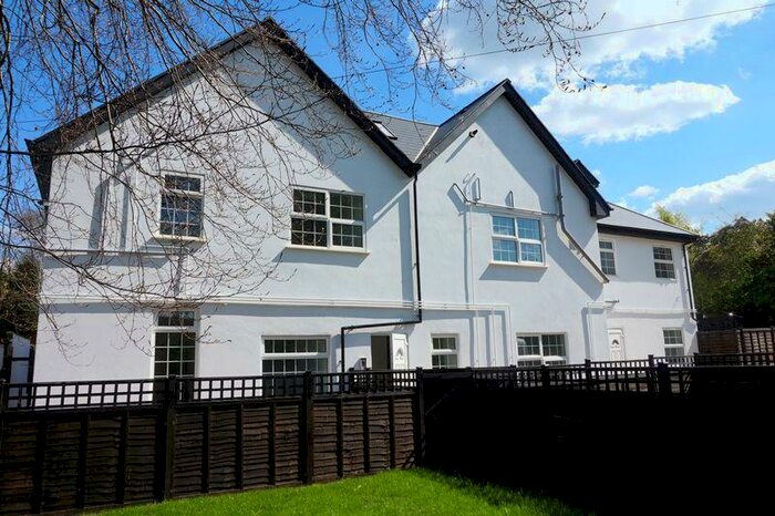 2 Bedroom Flat To Rent In Banstead Village, SM7