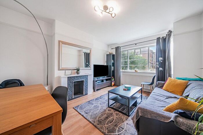 2 Bedroom Maisonette To Rent In Richmond Road, West Wimbledon, London, SW20