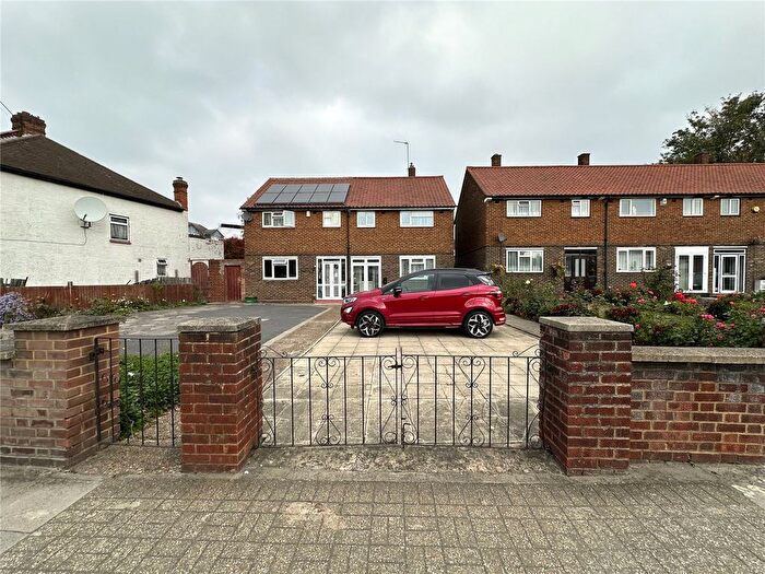 3 Bedroom Semi-Detached House For Sale In Bromley Road, London, SE6