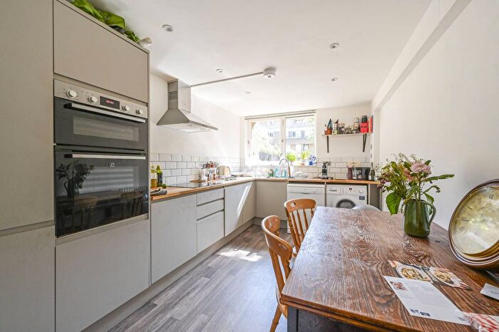 3 Bedroom Flat To Rent In Maudlins Green, St Katharine Docks, London, E1W