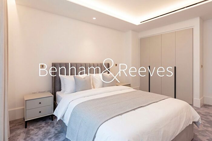 1 Bedroom Flat To Rent In Lancer Square, Kensington, W8