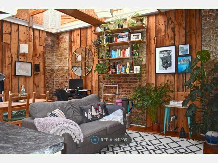 1 Bedroom Detached House To Rent In B Packington Street, London, N1