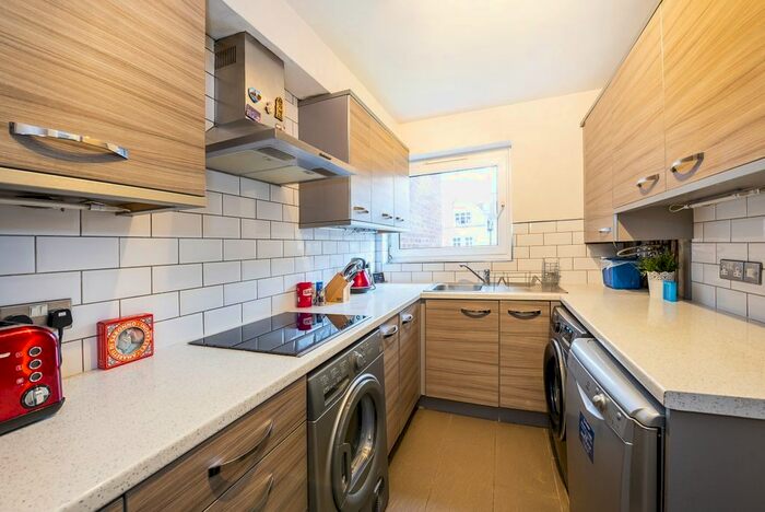 2 Bedroom Flat To Rent In Queens Road, Kingston Upon Thames, KT2
