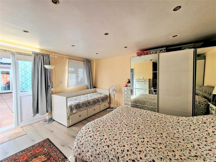 Studio To Rent In Eastcote Avenue, Greenford, UB6