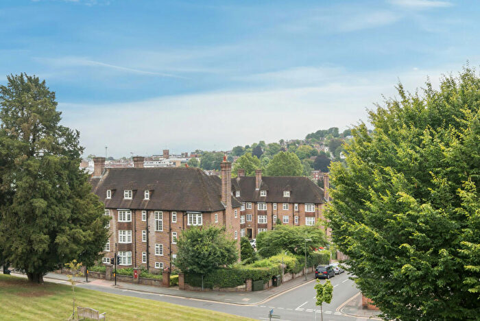 3 Bedroom Flat To Rent In Rookwood Court, Guildford, GU2