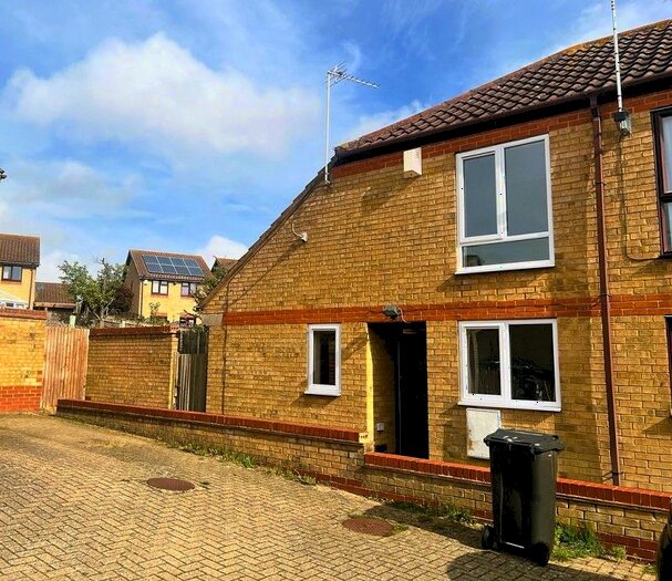 Property To Rent In Hartwort Close, Walnut Tree, Milton Keynes, Buckinghamshire., MK7