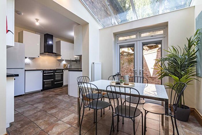 6 Bedroom End Of Terrace House For Sale In Hope Drive, Nottingham, NG7