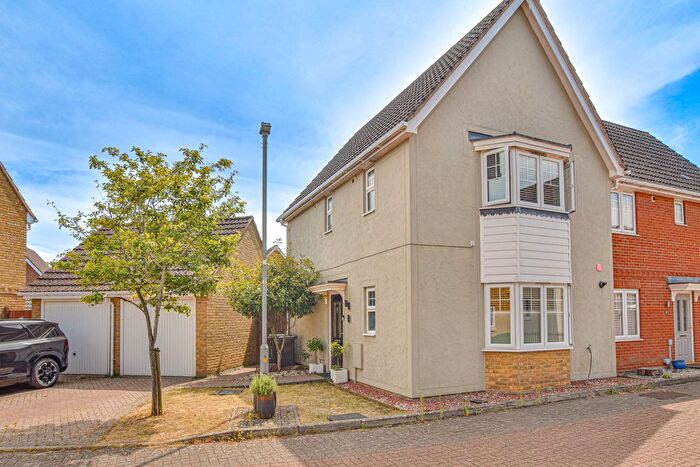 3 Bedroom Semi-Detached House For Sale In Rowan Way, Woodlands Park, CM6