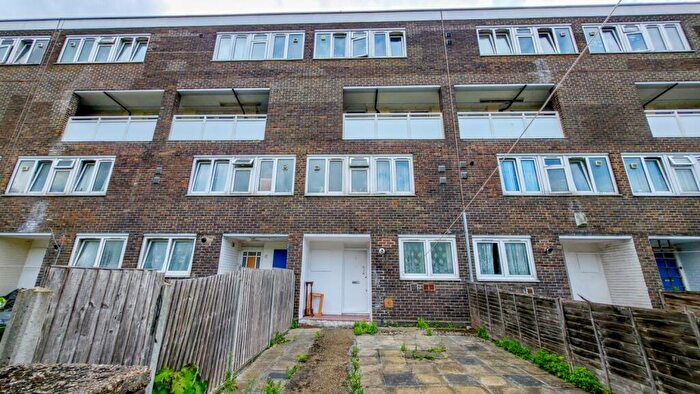 3 Bedroom Maisonette To Rent In Maynard House, Perrott Street, Woolwich, SE18