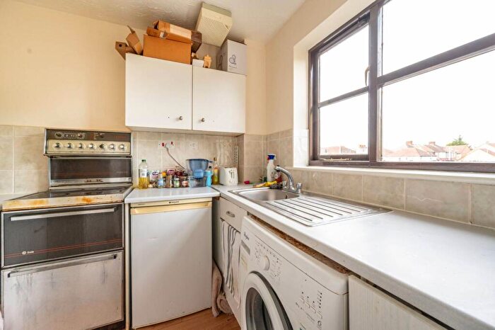 1 Bedroom Flat To Rent In Chamberlain Place, Walthamstow, London, E17