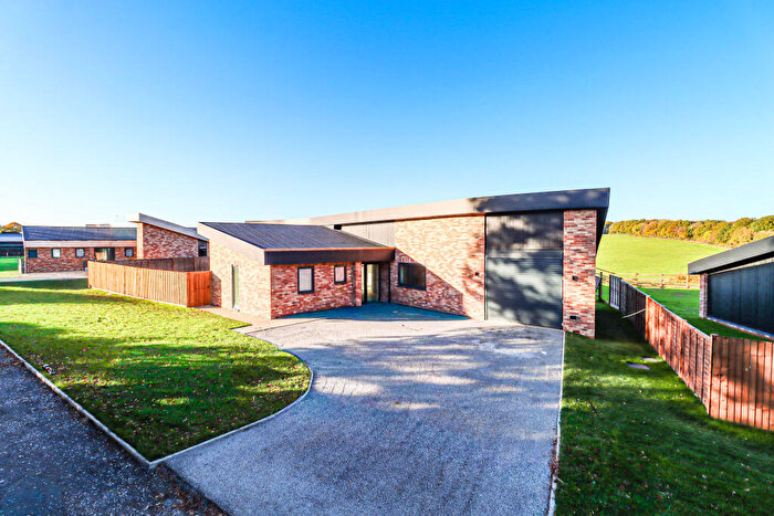 3 Bedroom Detached House For Sale In Windmill Road, Pepperstock, LU1