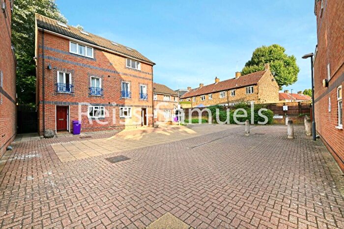 6 Bedroom Semi-Detached House To Rent In Ambassador Square, London, E14