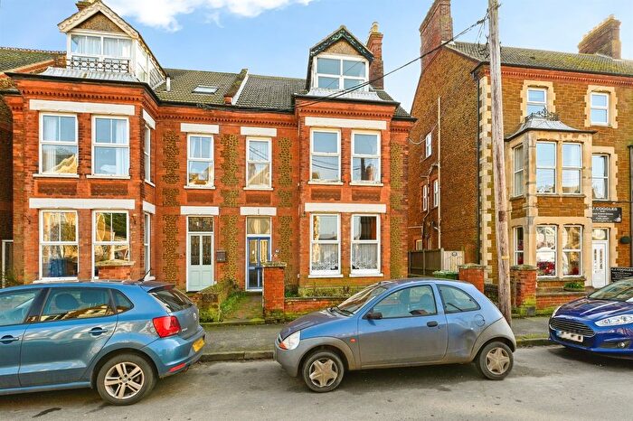 6 Bedroom Semi-Detached House For Sale In Greevegate, Hunstanton, PE36