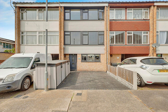 5 Bedroom Terraced House For Sale In Woodside View, Benfleet, SS7