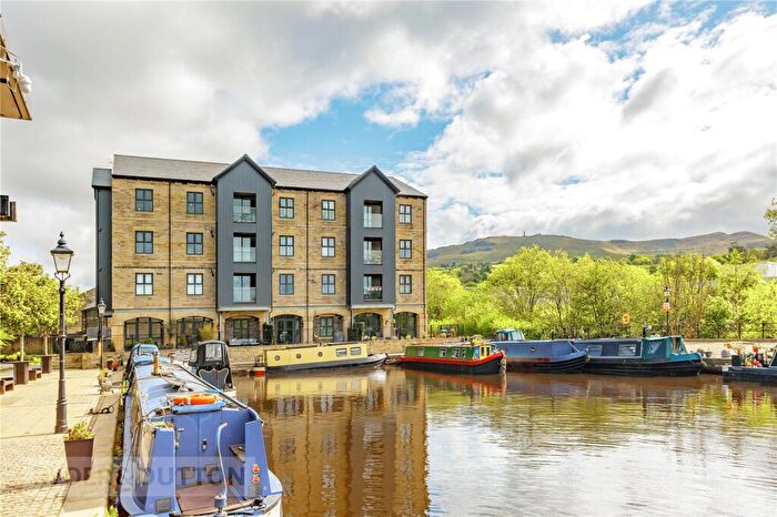 2 Bedroom Apartment For Sale In Herons Reach, Greenfield, Saddleworth, OL3