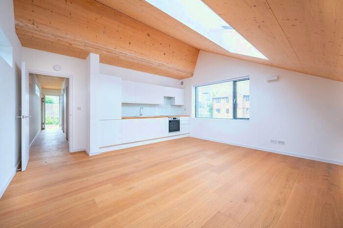 3 Bedroom Flat To Rent In Chobham Road, Stratford, London, E15