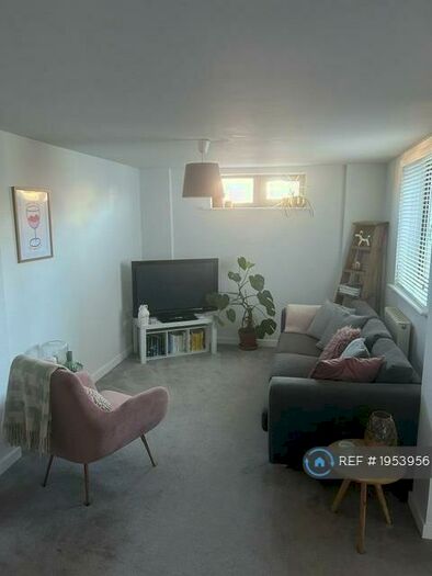 2 Bedroom Flat To Rent In Williamson Court, London, SE15