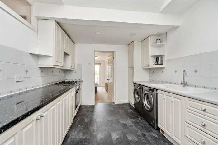 1 Bedroom Apartment To Rent In The Square, Kenilworth, CV8