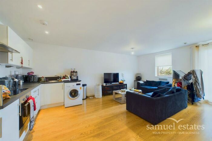 1 Bedroom Flat To Rent In Roundwood Court, Meath Crescent, Bethnal Green, E2