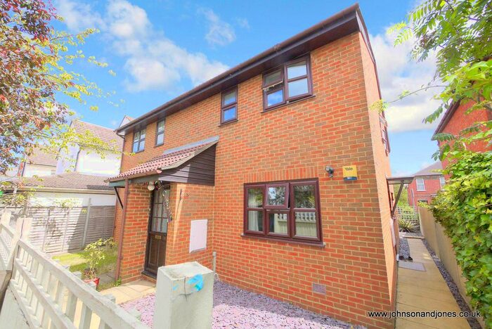1 Bedroom Maisonette To Rent In Stepgates, Chertsey, KT16