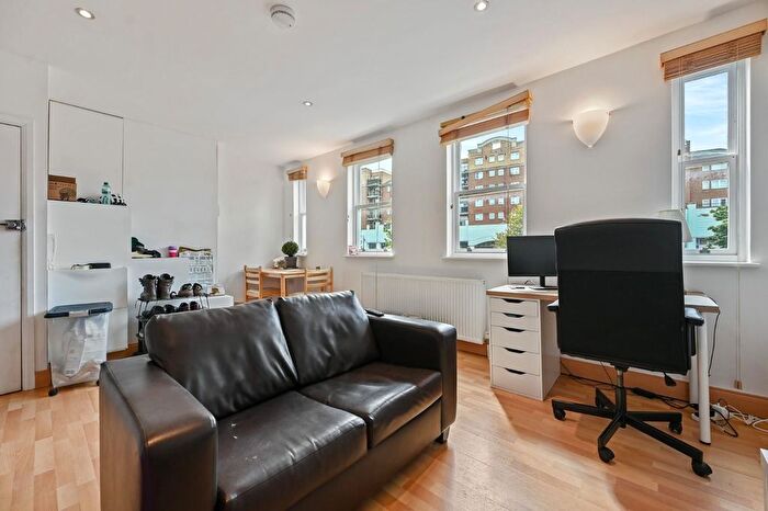 1 Bedroom Flat To Rent In Barb Mews, Brook Green, London, W6