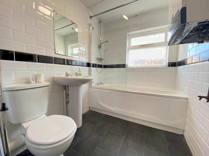 1 Bedroom Flat To Rent In Watts Almshouses, Maidstone Road, Rochester ME1