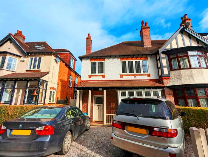4 Bedroom Semi-Detached House To Rent In Wake Green Road, Birmingham, B13