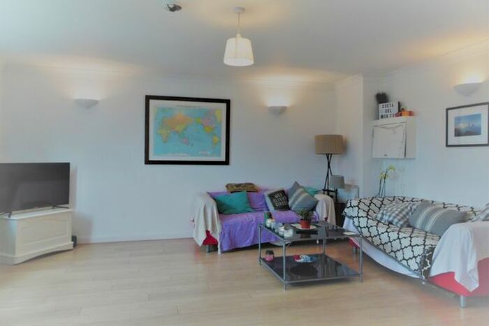 2 Bedroom Flat To Rent In Brixton Road, London, SW9