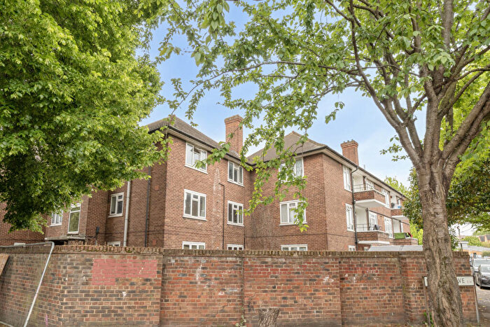 1 Bedroom Apartment For Sale In Wren Close, London, E16