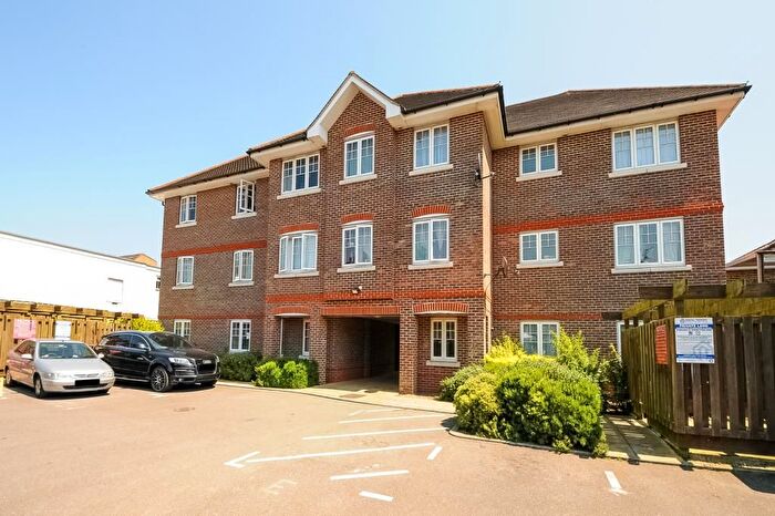 1 Bedroom Flat To Rent In Fieldview Court, Farnburn Avenue, SL1
