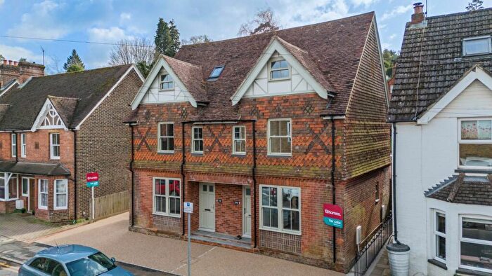4 Bedroom Semi-Detached House For Sale In Kings Road, Haslemere, Surrey, GU27