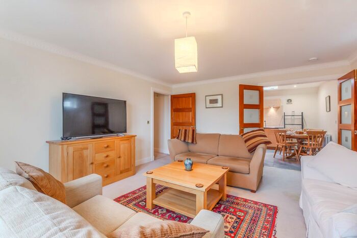 3 Bedroom Flat To Rent In Dirleton Avenue, North Berwick, EH39