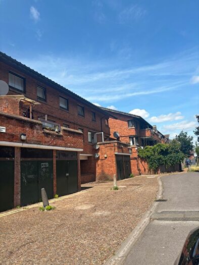 4 Bedroom Maisonette To Rent In Mary Datchelor Close, London, SE5