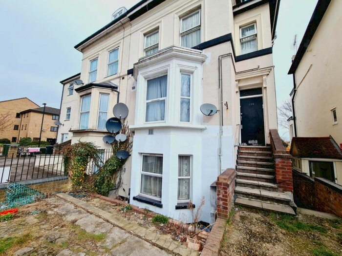 1 Bedroom Flat To Rent In Ordnance Road, Enfield, EN3