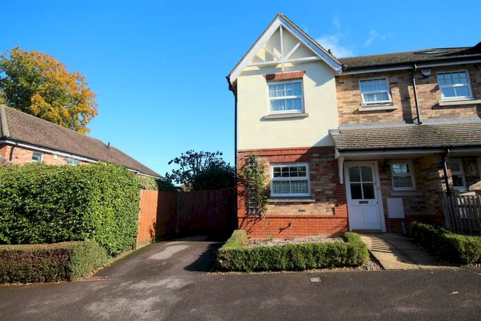 3 Bedroom Semi-Detached House To Rent In Russett Gardens, Ruscombe, Reading, RG10