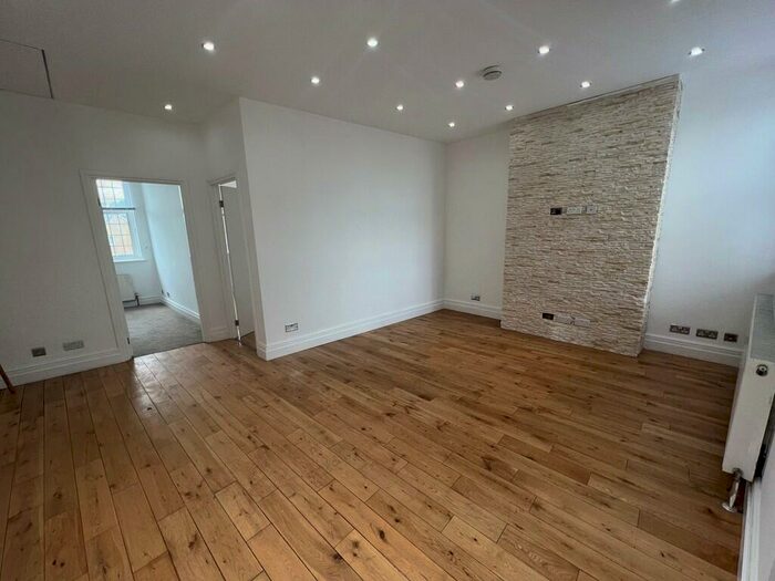 2 Bedroom Apartment To Rent In Pinner Green, Pinner, HA5