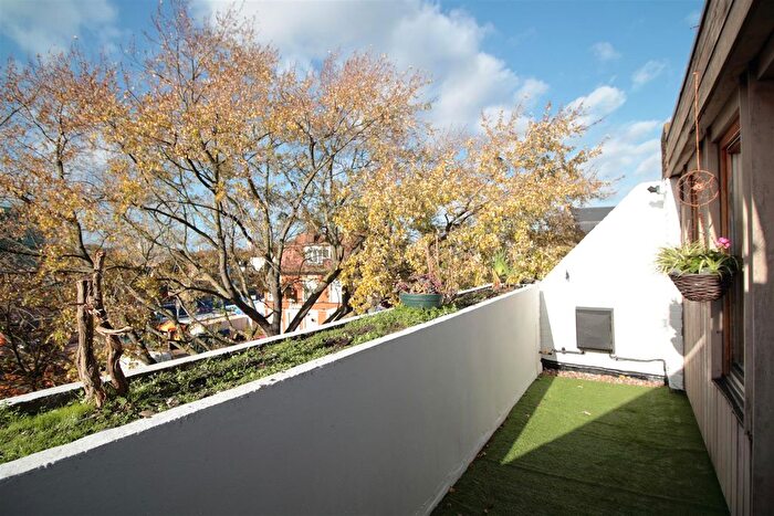 1 Bedroom Flat To Rent In Overton Road, London, SW9