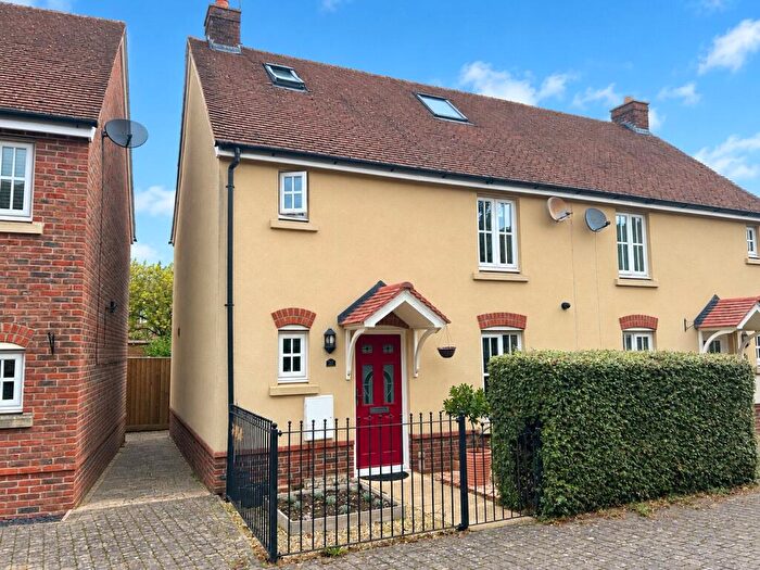 3 Bedroom Semi Detached House For Sale In Acorn Gardens, Burghfield Common, Reading, Berkshire, RG7