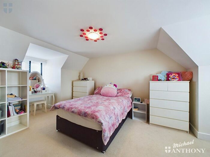 5 Bedroom Detached House For Sale In Ruby Crescent, Aylesbury, HP18