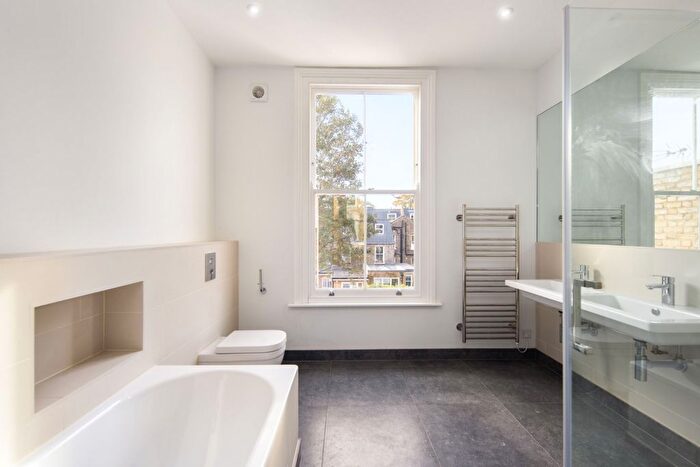 5 Bedroom Detached House For Sale In Dunlace Road, London, E5