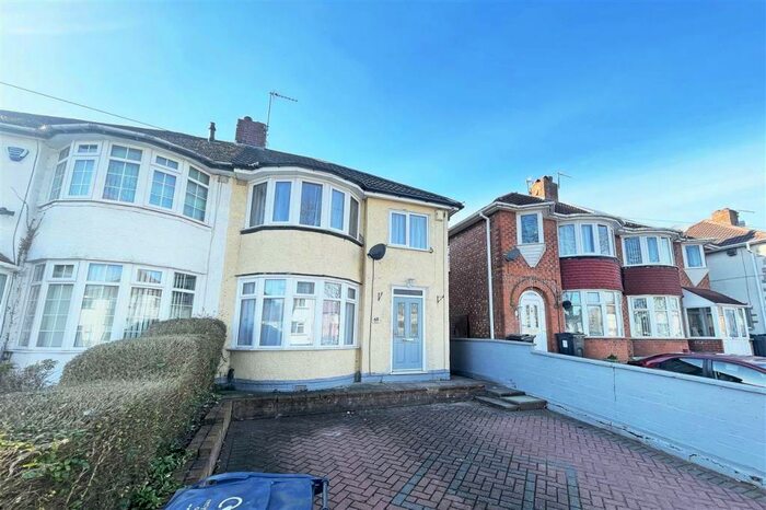 3 Bedroom Semi-Detached House To Rent In Gleneagles Road, Sheldon, Birmingham, B26