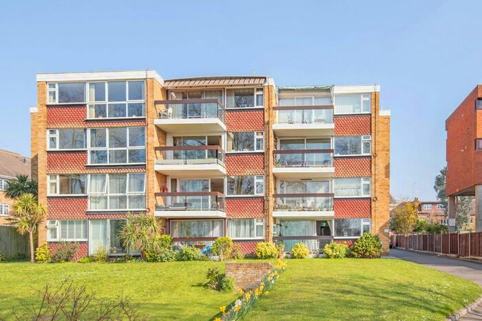 2 Bedroom Flat To Rent In Portsmouth Road, Kingston Upon Thames, KT1