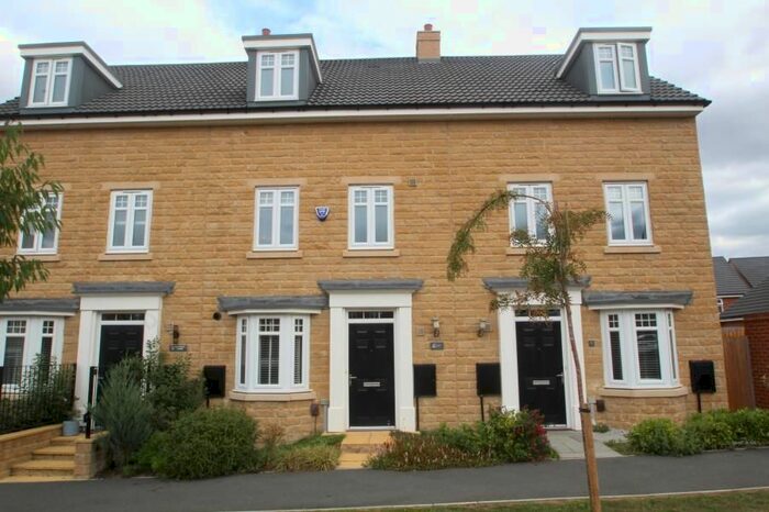 4 Bedroom Town House To Rent In Montagu Close, Wetherby, LS22
