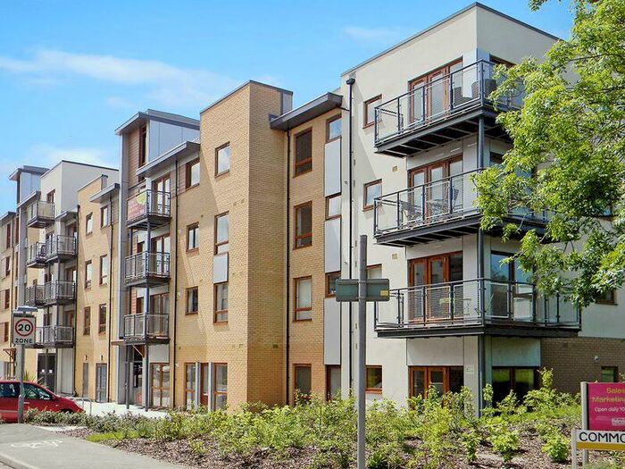 2 Bedroom Flat To Rent In Commonwealth Drive, Three Bridges, Crawley, RH10