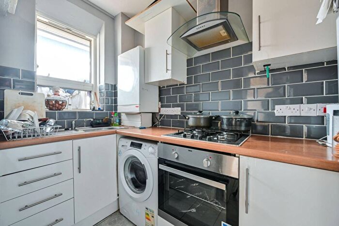1 Bedroom Flat For Sale In King Amp; Queen Street, Elephant And Castle, London, SE17