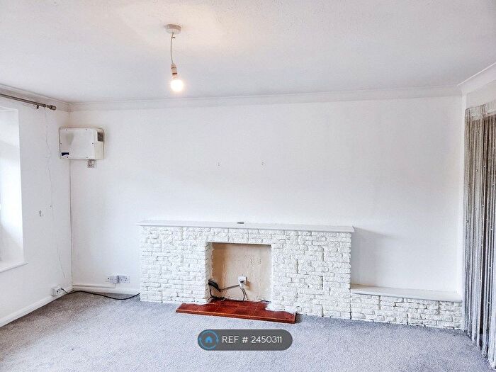 2 Bedroom Flat To Rent In Amersham Hill, High Wycombe, HP13